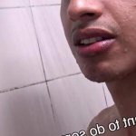 Twink latino jongen betaalde geld om vreemdeling te neuken in de kleedkamer