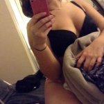 Duitse tiener heeft sexy naaktfotos en dildo