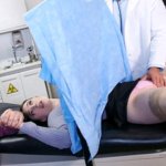 Mon mari cocu regarde avec Hope comment le docteur Hung effectue le traitement de fertilité à sa femme gémissante