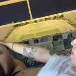 REAL AMATEUR SEX! Puta MILF recibe dura cogida de una LESBIANA real