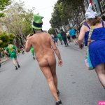 Nude runners descend on San Franciscos Bay to Breakers