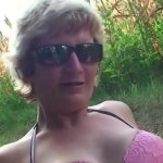 MILF bionda ungherese si diverte un po allaperto