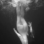 : Bathroom Wall Art-Diving Nude Vintage Photo Sexy Great Body Underwater Wet Naked Breasts Pinup Bathroom Picture Man Woman For Bedroom Cave Apartment Bar Beach House Decor16x24inch Unframed: Posters Prints