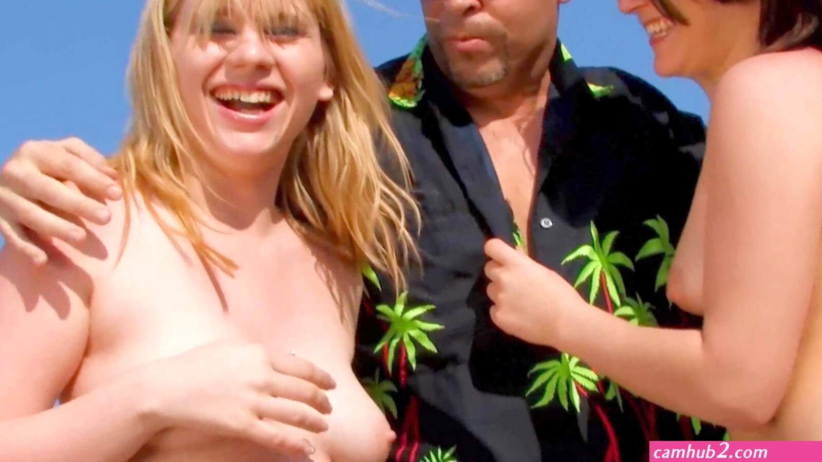 Balls deep threesome (photos)