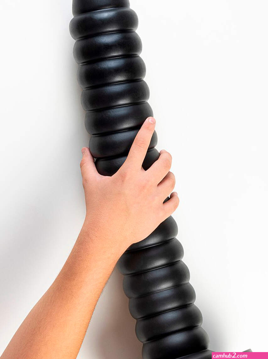 Large toy anal (photos)