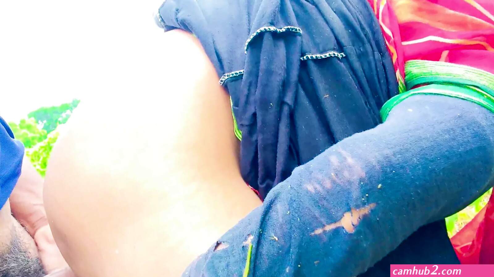 Amateur caught fucking outdoor (photos)