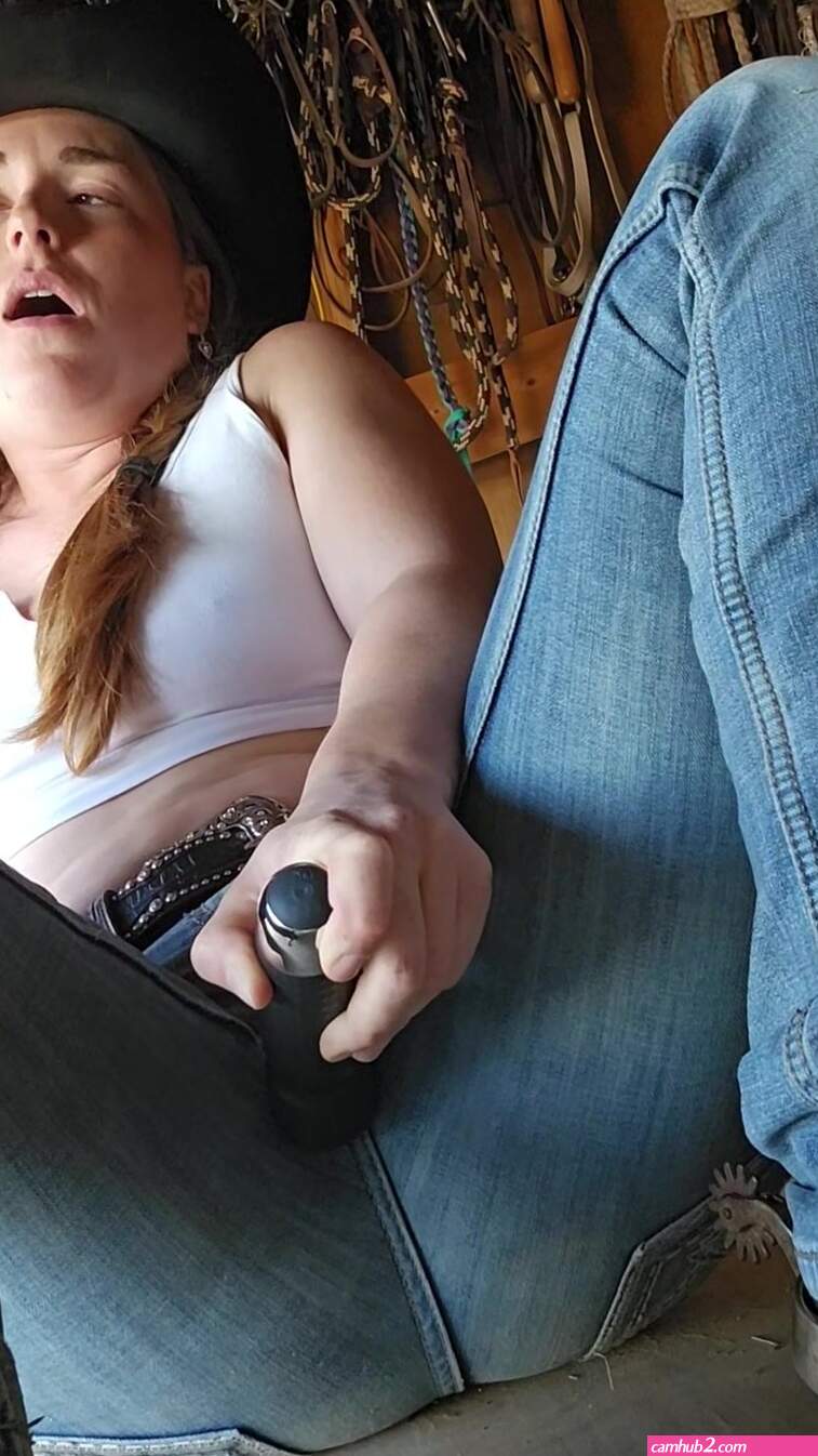 Squirting in jeans (photos)