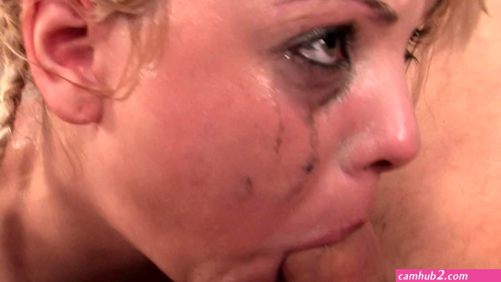 Throatfucked with oral creampie (photos)